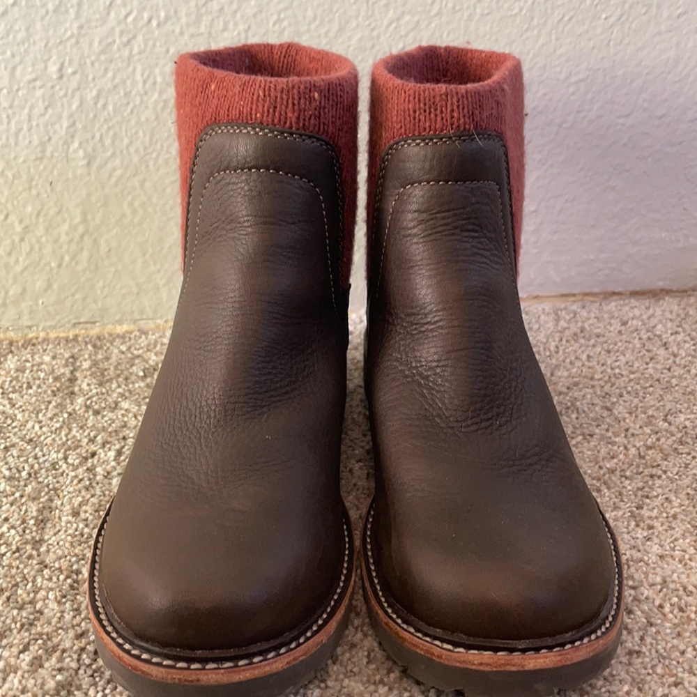 LL Bean East Point Chelsea Boots